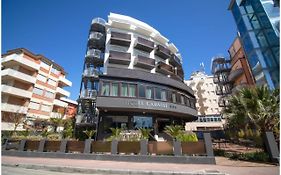 Hotel Caraibi - Breakfast Until 11-00 And Dinner-Mirabilandia Partner